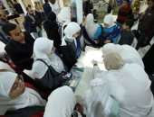 لأول مرة.. تجربة عملية حية لترميم مخطوطة بجناح الأزهر 