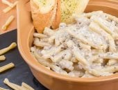 منيو فطار 4 رمضان.. طريقة عمل المكرونة بصوص البشاميل بجانب سلطة جرجير