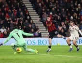 بورنموث ضد ليفربول.. رفاق محمد صلاح يتأخرون 2-1 فى الشوط الأول (فيديو)