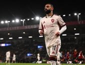 محمد صلاح يتقدم للمركز التاسع في قائمة صانعي الأهداف بالدوري الإنجليزي