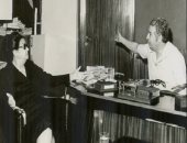 أم كلثوم مذيعة.. ثومة فى حوار نادر مع إحسان عبد القدوس عن اختلاف الأجيال