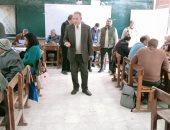 وكيل تعليم أسيوط يتابع أعمال تقدير درجات الشهادة الإعدادية 