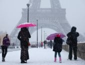 الحياة تحت الصفر.. تساقط الجليد يضرب شمال أوروبا