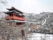 الثلوج ترسم لوحات من صنع الطبيعة على سور الصين العظيم 