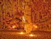 بعد تصديق مجلس الوزراء بالموافقة على إدراجه كمحمية طبيعية.. كهف الجارة بالوادى الجديد أغرب وأجمل مزار منذ عصر ما قبل التاريخ.. رحلة مجانية تحت الأرض للاستمتاع بتكوينات صخرية عمرها ملايين السنين على الشموع