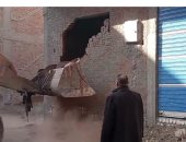 حملة لإزالة التعديات ومخالفات البناء فى مدينة أوسيم.. صور