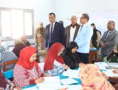 وكيل تعليم سوهاج يتفقد لجان تصحيح امتحانات الشهادة الإعدادية