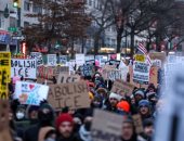 تصاعد التوترات فى مينيسوتا بعد مقتل شخص فى إطلاق نار جديد من قوات الهجرة.. تناقض الروايات حول الحادث بين مسئولى الولاية والحكومة الفيدرالية.. والديمقراطيون يهددون بعرقلة حزمة تمويل بالشيوخ والتهديد بإغلاق حكومى