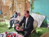 سيدات الرزيقات يحصلن على تدريبات مكثفة للعمل فى الطماطم المجففة.. صور