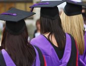 700 ألف خريج جامعى بريطانى يعيش على الإعانات.. ثلثهم يدعى المرض هربا من العمل