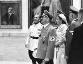 بيع لوحتين مائيتين منسوبتين إلى هتلر بشكل سرى فى بريطانيا