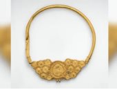 قلادة صدرية ذهبية عثر عليها في مصر.. ما قصتها؟