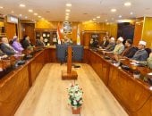 محافظ أسيوط يعلن حزمة مبادرات مجتمعية بالتعاون مع بيت العائلة المصرية