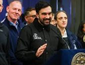 زهران ممدانى عمدة نيويورك يشارك فى رفع الثلوج بالمدينة.. فيديو