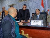 محافظ سوهاج يلبى احتياجات وطلبات المواطنين فى اللقاء الجماهيرى