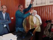 تدريب عمال النظافة بكفر الشيخ على كيفية إمساك الكلاب باستخدام الشبك