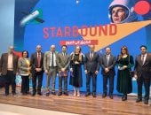 المسلمانى والسفير الروسي فى العرض الخاص لأول بث مع رائد فضاء من الأهرامات.. صور