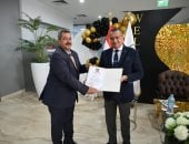 تكريم العاملين بمجلس مدينة شرم الشيخ بعد تصدرها جائزة مصر للتميز الحكومى