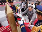 محافظ أسيوط يشارك مدير الأمن فى وضع إكليل الزهور على نصب شهداء الشرطة