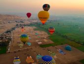 سماء الأقصر تشهد تحليق 50 رحلة بالون طائر تقل 1400 سائح.. صور