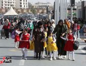 توافد الجمهور على معرض القاهرة الدولى للكتاب فى يومه الثامن