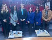 نقيب الإعلاميين يحكم مشروعات تخرج طلاب كلية الإعلام بالجامعة العربية المفتوحة