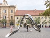 منحوتة مائية دائرية تعيد تعريف التفاعل مع الفضاء العام فى ليوبليانا بسلوفينيا