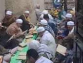 شيئ لله يا أبا الحجاج.. الساحة الحجاجية تحتفى بليالى المحبة والذكر والقرآن الكريم احتفالاً بالمولد السنوى لسيدى أبو الحجاج الأقصرى.. حلقات تلاوة كتاب الله والمديح فى أروقة المجلس تشع بالأجواء الروحانية.. صور