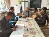 وكيل تعليم الأقصر يتابع مقابلات رؤساء لجان الثانوية العامة.. صور