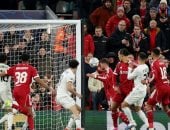 محمد صلاح يسجل ثالث أهداف ليفربول ضد كاراباج بتسديدة مميزة.. فيديو