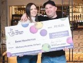 الفلوس بتغير.. فائز اليانصيب يعتدى على صديقته بعد الفوز بـ3.6 مليون إسترلينى