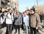 محافظ الشرقية يقود حملة مكبرة لرفع كافة الإشغالات بالزقازيق