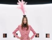 على راسها ريشة.. أبرز اتجاهات فالنتينو للأزياء الراقية لربيع وصيف 2026