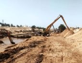 جاهزية لأى كارثة طبيعية.. الرى تتعامل مع قطع مفاجئ بجسر محطة صرف قورتة فى أسوان.. 50 معدة ثقيلة تنفذ خطة تأمين المجرى المائى.. والمحافظ: تحرك ميدانى سريع لاحتواء الكسر وتنسيق هندسى لإعادة استقرار المنطقة.. صور