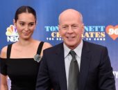 إيما هيمينج تكشف تفاصيل مؤلمة عن حالة بروس ويليس الصحية