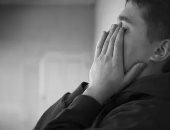 القانون يحمى المريض النفسى.. اعرف عقوبة التعرض له بالإهانة والإساءة