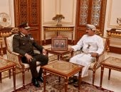 الفريق أحمد خليفة يعود إلى أرض الوطن عقب انتهاء زيارته الرسمية إلى سلطنة عُمان