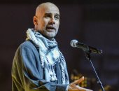 جوارديولا يتضامن مع الشعب الفلسطيني فى قلب كتالونيا.. فيديو