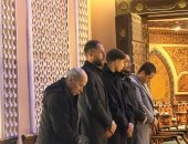 خالد بيبو ومحمد شوقي يقدمان العزاء لمحمد سمير في وفاة والده.. فيديو