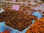 مع اقتراب شهر الصوم.. طرح كميات كبيرة من البلح السيوى بمحلات مطروح والمحافظات الأخرى.. الواحة تنتج كميات كبيرة من التمور تمد بها الأسواق المحلية والدولية.. تتعدد الأنواع والأسعار تختلف حسب الصنف.. صور