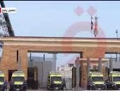 انتشار مكثف لسيارات الإسعاف أمام الجانب المصرى من معبر رفح لاستقبال مرضى غزة