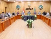 نائب محافظ المنوفية يناقش آليات المشروع التنموى للقرية المستدامة بميت عافية