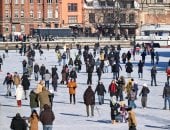 عاصفة تلجية تجمد نهر موتلاوا فى بولندا