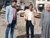 العياط تنظم حركة المرور بمدخل كوبرى البليدة بإنشاء موقف للسيارات والتكاتك