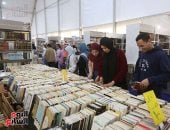 أرخص كتب معرض الكتاب.. عناوين من 10 لـ 50 جنيهًا فى سور الأزبكية