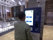وداعا للزحام.. ماكينات ذكية بالمولات لتجديد رخص السيارات في دقائق (فيديو)