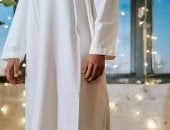 تفسير حلم ارتداء جلابية بيضاء.. بشرى بالسعادة وبداية جديدة