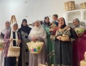 دهشور.. حكايات كفاح ترويها أيادى أمهات مبدعات.. يكافحن بالعمل اليدوى رغم قسوة الظروف لتعليم الأبناء وضمان مستقبل أفضل لهم.. من الحلفا صنعن التحف وخلّصوا البيئة من المخلفات الزراعية.. صور