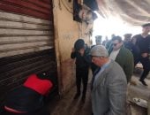 رئيس حي الزهور يُداهم أكبر محل لبيع الخردة وفرزة القمامة بسوق الـ 5000 في بورسعيد.. صور