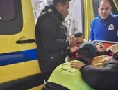 الحماية المدنية تساعد في إنزال سيدة مريضة من شقتها لنقلها للمستشفى.. صور وفيديو